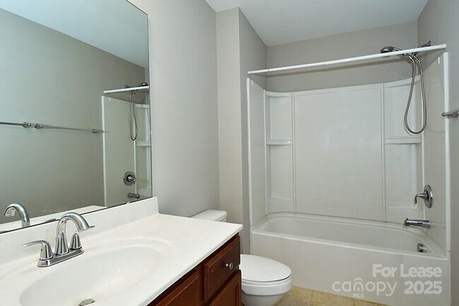 Building Photo - 8204 Viewpoint Lane