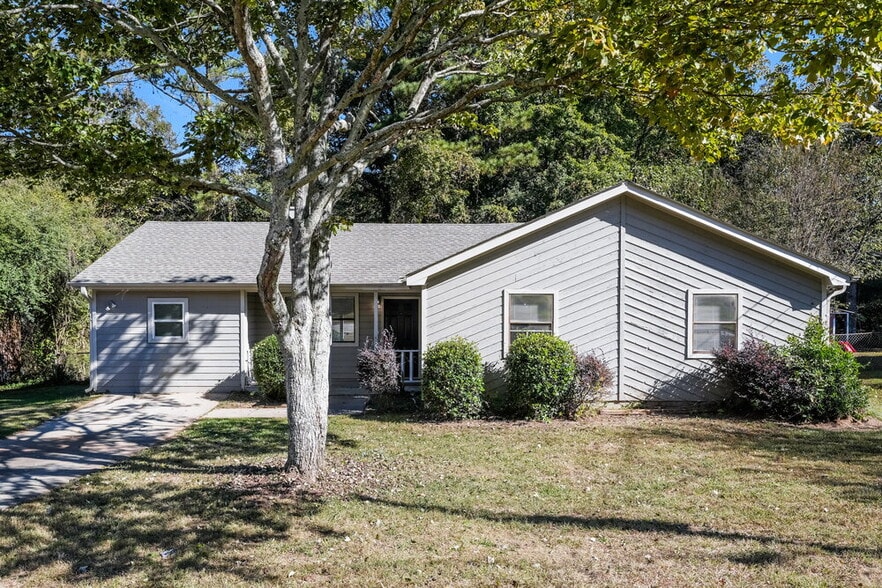 Primary Photo - 488 Carillon Ln