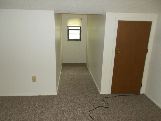 Building Photo - 223 S 48th St