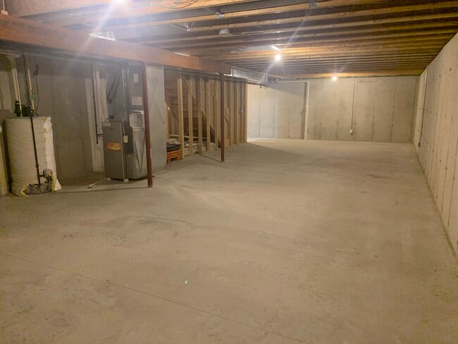 Building Photo - 238 Wind Stone Dr