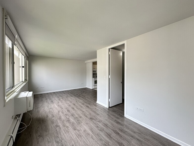 Building Photo - 1349 N Dearborn St