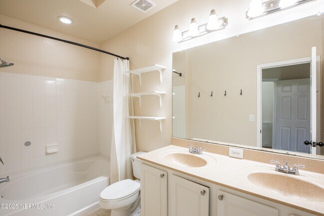 Building Photo - 10075 Gate Pkwy