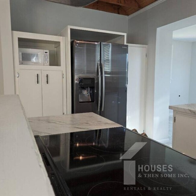 Building Photo - 106 E Wilburn Ave