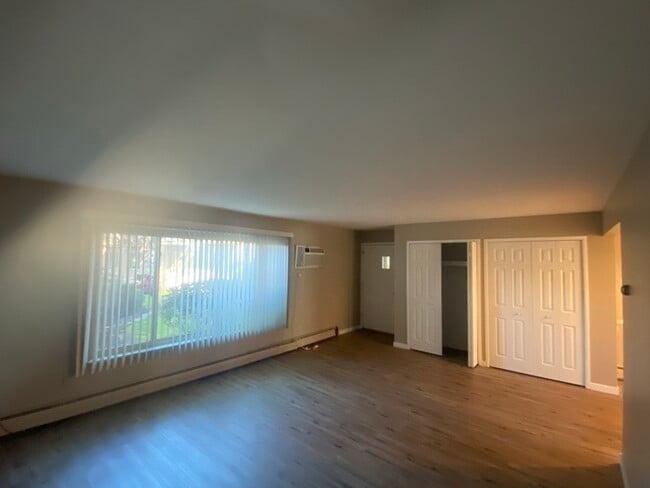 Building Photo - Walking distance to Downtown Birmingham!