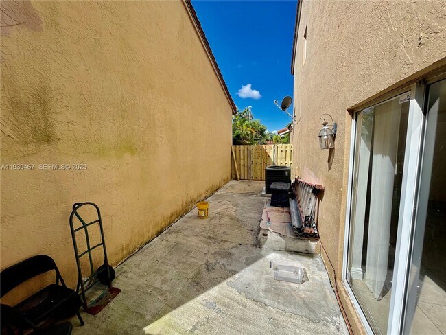 Building Photo - 10223 SW 156th Ave