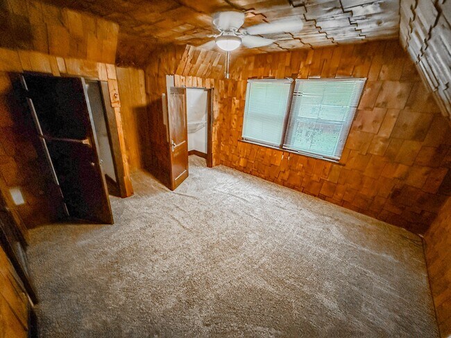 Building Photo - SE - Main &amp; 23rd St N