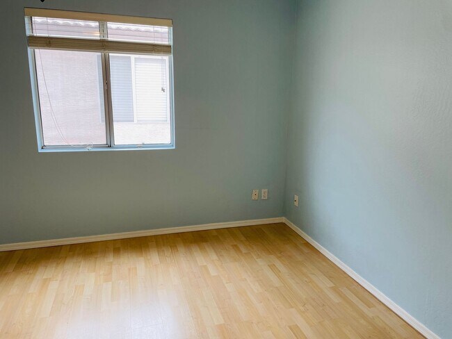 Building Photo - Prime Tempe Location!