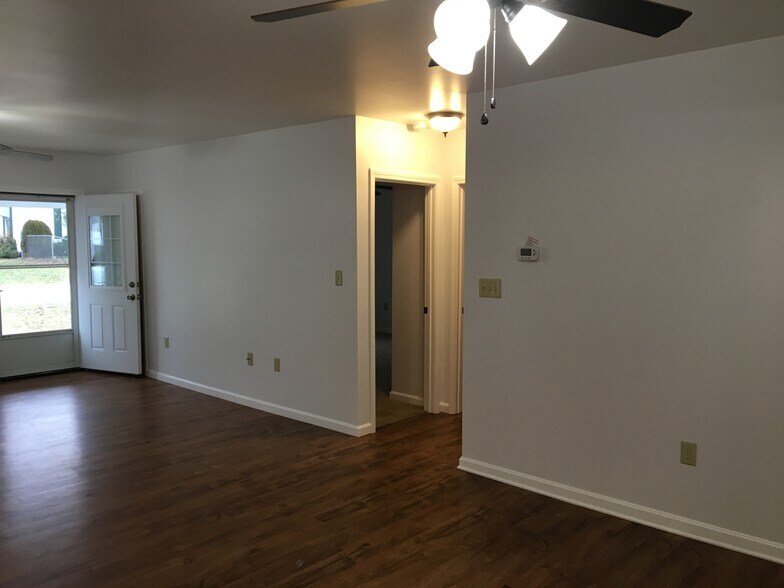 Building Photo - 211 Ecton Rd