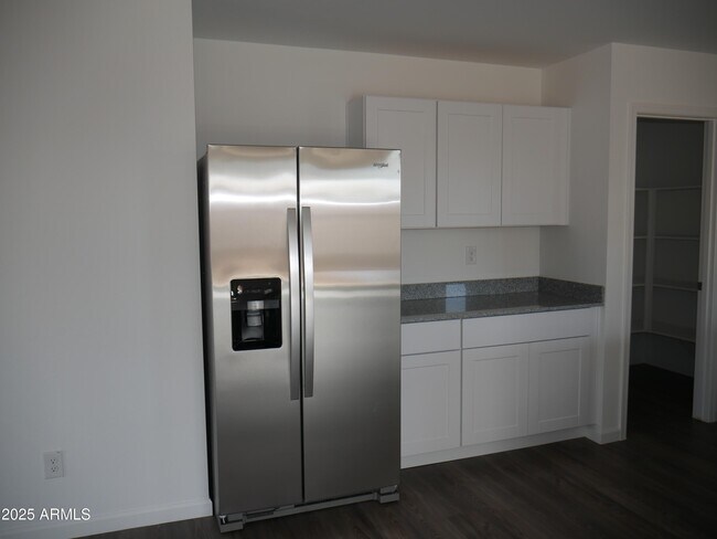 Building Photo - 1397 E Peggy Dr