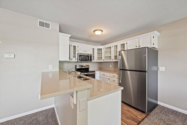 Building Photo - 701 Canyon Dr
