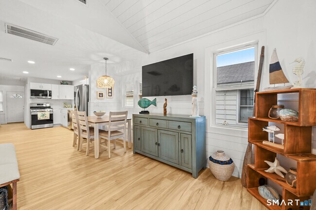 Building Photo - 17 W Orland St