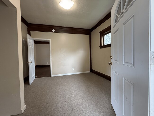 Building Photo - 27 Carthage Dr