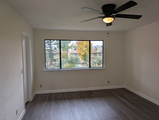 Building Photo - Completely remodeled and updated condo close to Fresno State and shopping. *Ask about the Move-in...