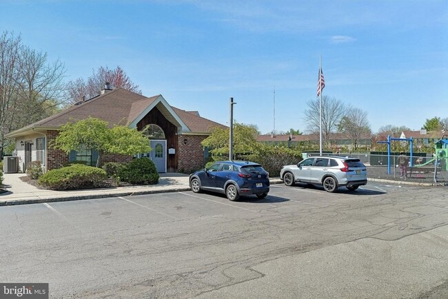 Building Photo - 11 Poillon Ct