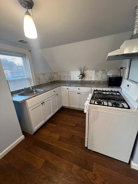 Building Photo - 52 Essex St