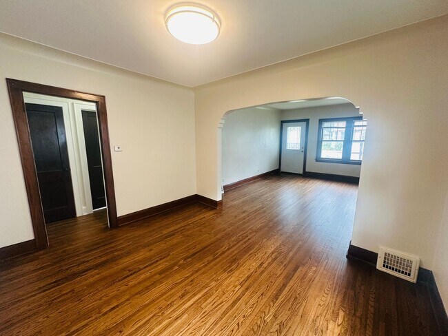 Building Photo - Stylish 3-Bedroom Home in Northeast Minnea...
