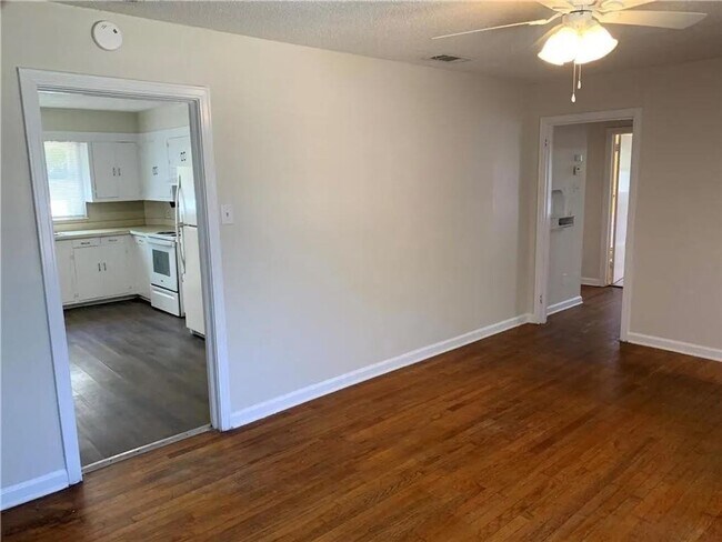 Building Photo - 3 Bedroom 1 Bathroom House in Mobile- FIRST MONTH RENT HALF OFF!!!