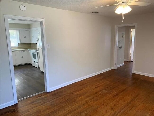 Building Photo - 3 Bedroom 1 Bathroom House in Mobile