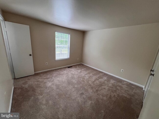 Building Photo - 13 Dinsdale Ct
