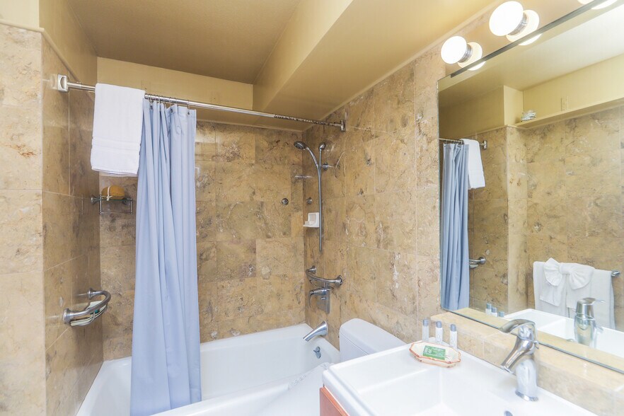 Building Photo - 1765 Ala Moana Blvd