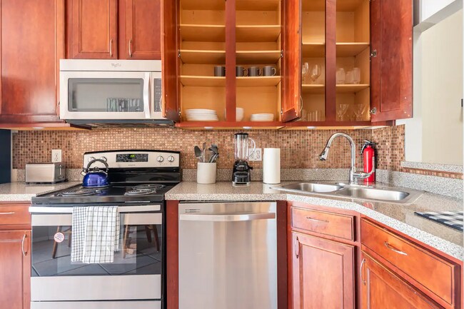 Building Photo - 134 Lakepointe Cir