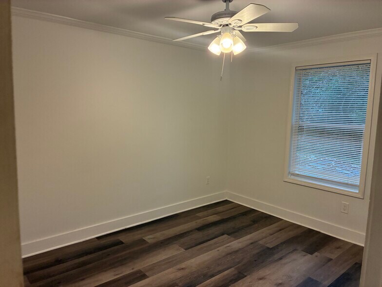 Building Photo - 121 Jackson Blvd #2