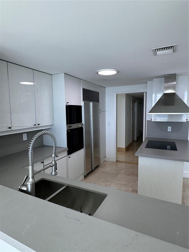 Building Photo - 1643 Brickell Ave