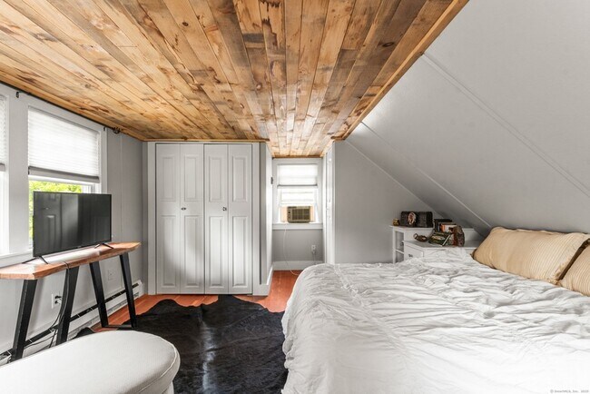 Building Photo - 15 Hawthorne Rd