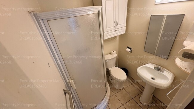 Building Photo - Studio apartment near Central Park at Mill Creek and many businesses.