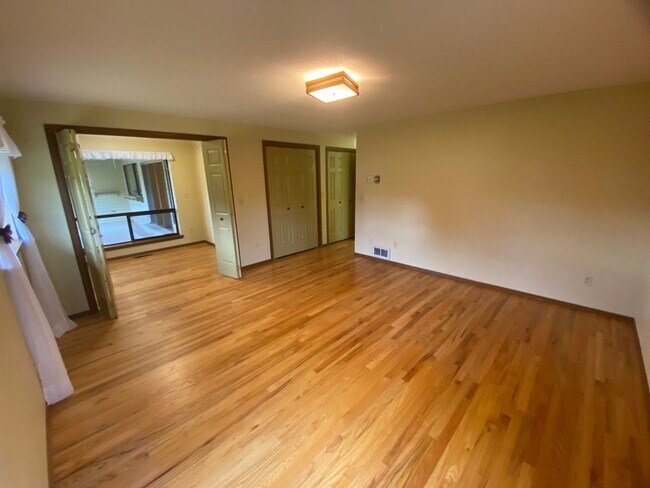 Building Photo - Spacious Buckley Home by Maris Farms