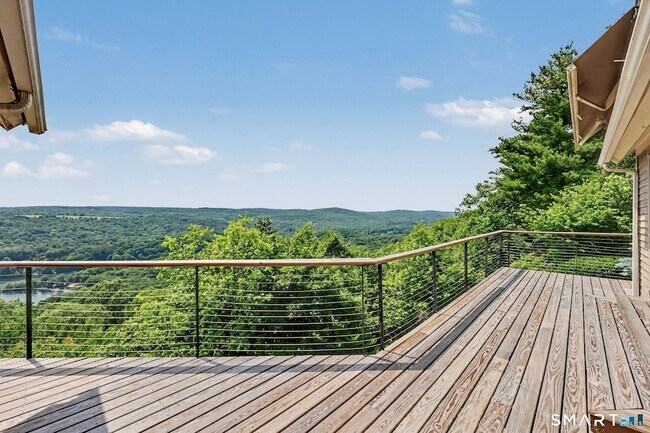 Building Photo - 12 Fox Run
