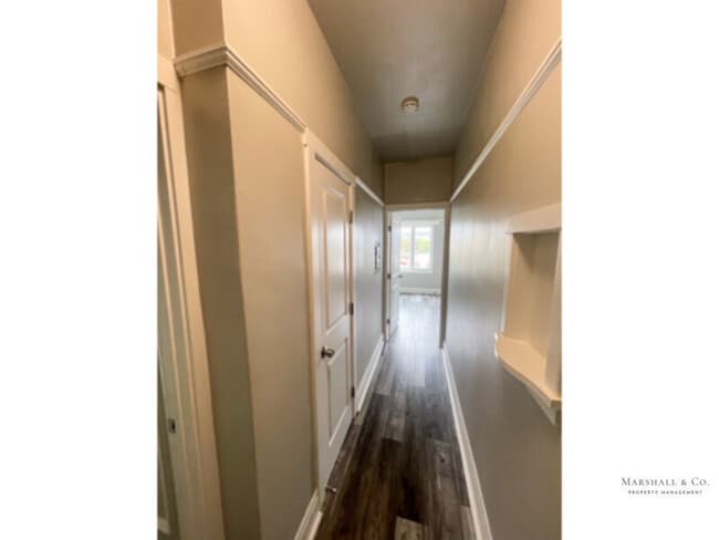 Building Photo - Charming + Spacious 2 BR/ 1 BA IN INNER RI...