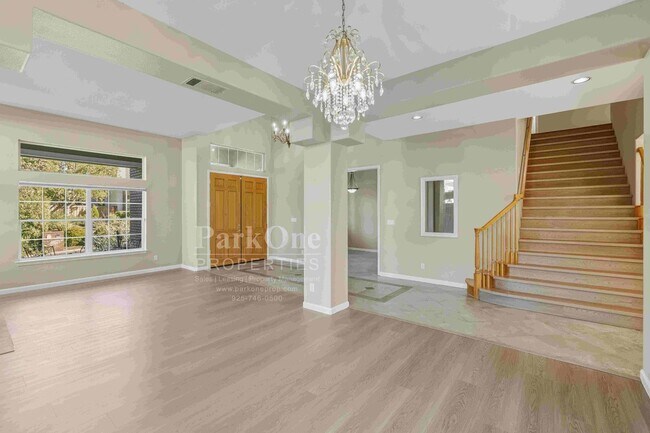 Building Photo - Beautiful Home in Peacock Creek