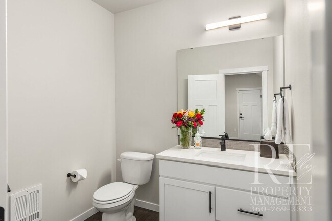 Building Photo - 1762 NE Crystallia Ct