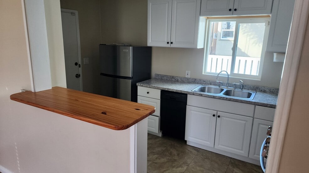 Building Photo - 625 Prospect Ave