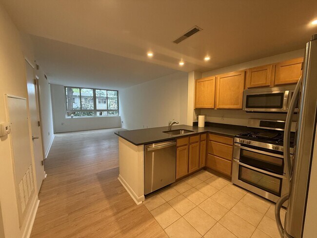 Primary Photo - 350 G St SW