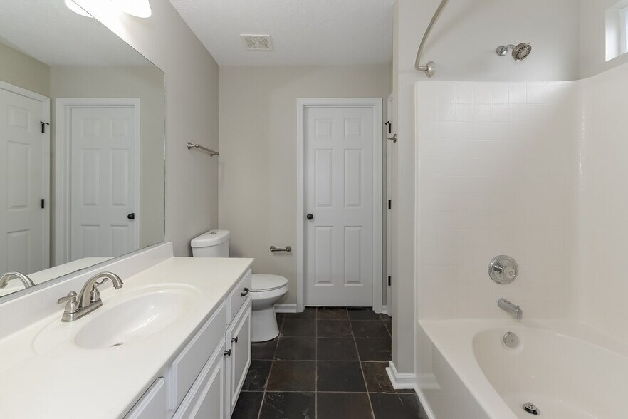 Building Photo - 1704 Stone Hollow Ct