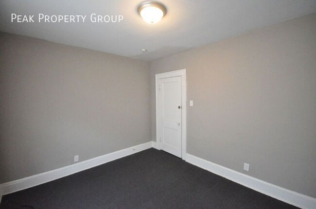 Building Photo - 2162 Indianola Ave
