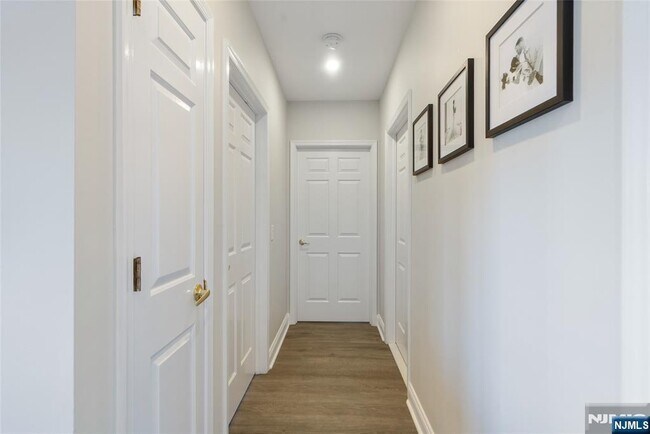 Building Photo - 302 The Promenade