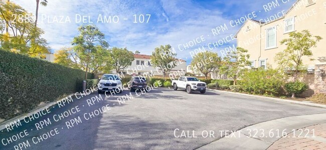 Building Photo - Large Single Family in Gated Community