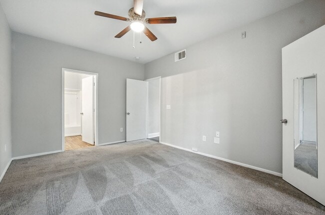 Building Photo - Northwest Condo with Modern Finishes & Gre...
