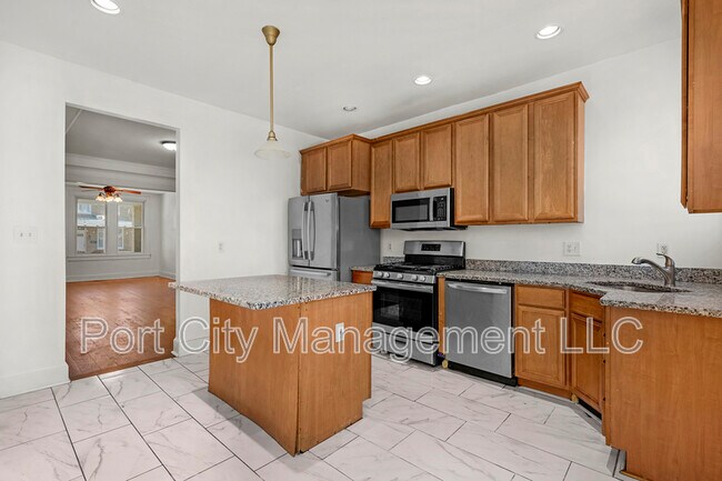 Building Photo - 438 Cornwall St