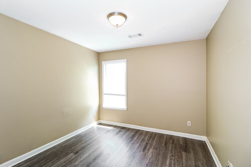 Building Photo - 9115 Park Crest Dr