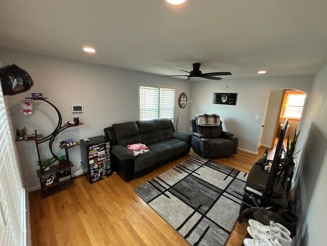 Building Photo - Massive Parking + Finished Basement Near UNMC & Downtown – $2,000/mo