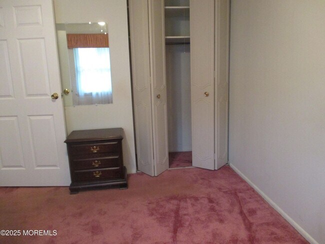 Building Photo - 496 A Thornbury Ct-496
