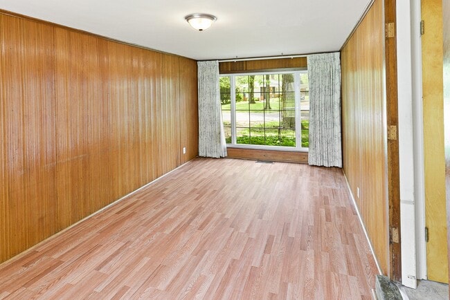 Building Photo - 160 St Benedict Ln