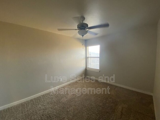 Building Photo - 737 SW 13th St