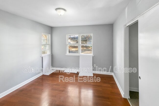 Building Photo - 522 W Lawn St