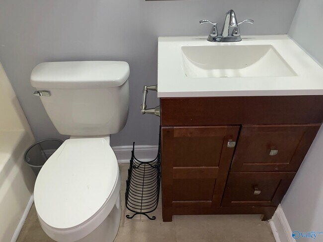 Building Photo - 2940 Hood Rd SW