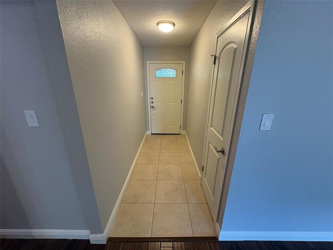 Building Photo - 10106 Missel Thrush Dr